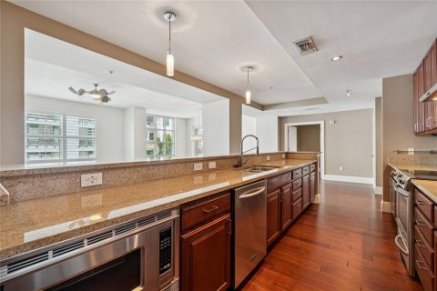 Condo in Tampa, Florida, 2 bedrooms № 2148380 - photo 30