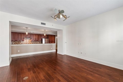 Condo in Tampa, Florida, 2 bedrooms № 2148380 - photo 25