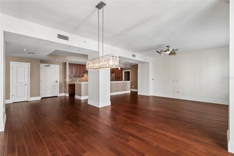 Condo in Tampa, Florida, 2 bedrooms № 2148380 - photo 13