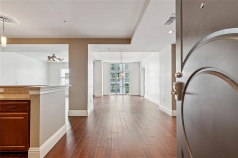 Condo in Tampa, Florida, 2 bedrooms № 2148380 - photo 5