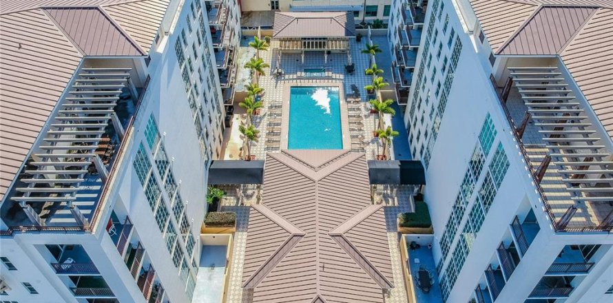 Condo in Tampa, Florida, 2 bedrooms № 2148380