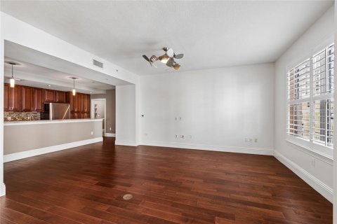 Condo in Tampa, Florida, 2 bedrooms № 2148380 - photo 11