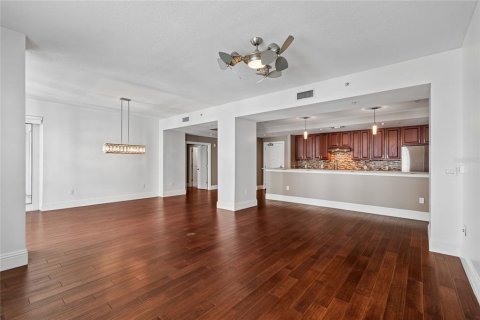 Condo in Tampa, Florida, 2 bedrooms № 2148380 - photo 26