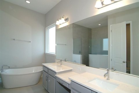 Villa ou maison à vendre à Land O' Lakes, Floride: 4 chambres, 249.63 m2 № 1769490 - photo 10