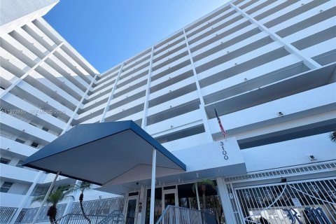 Кондоминиум с 2 спальнями в Форт-Лодердейл, Флорида № 2033477