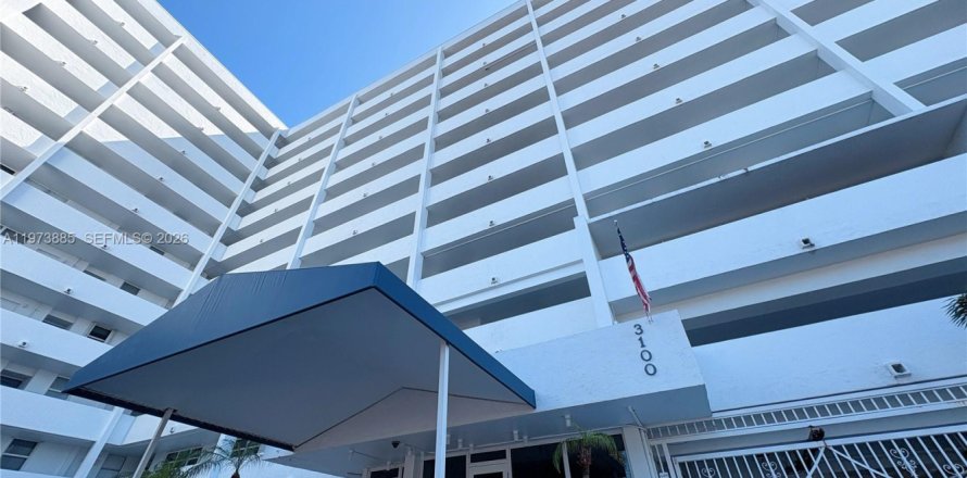 Кондоминиум с 2 спальнями в Форт-Лодердейл, Флорида № 2033477