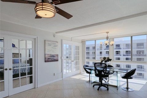 Снять в аренду кондоминиум в Форт-Лодердейл, Флорида 2 спальни, 130.06м2, № 2033477 - фото 9