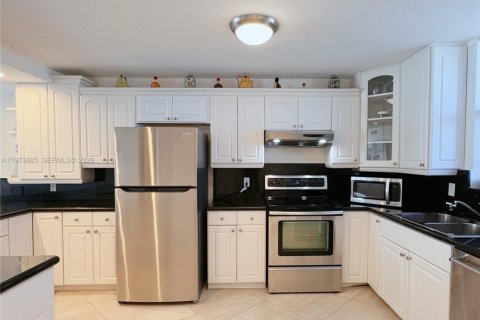 Снять в аренду кондоминиум в Форт-Лодердейл, Флорида 2 спальни, 130.06м2, № 2033477 - фото 7