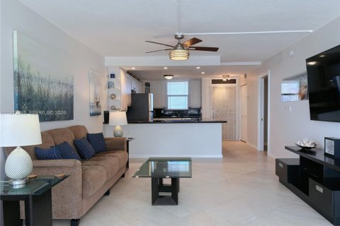 Снять в аренду кондоминиум в Форт-Лодердейл, Флорида 2 спальни, 130.06м2, № 2033477 - фото 3