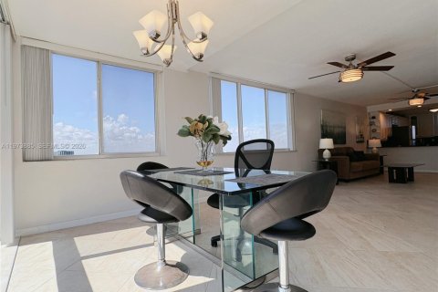 Снять в аренду кондоминиум в Форт-Лодердейл, Флорида 2 спальни, 130.06м2, № 2033477 - фото 10