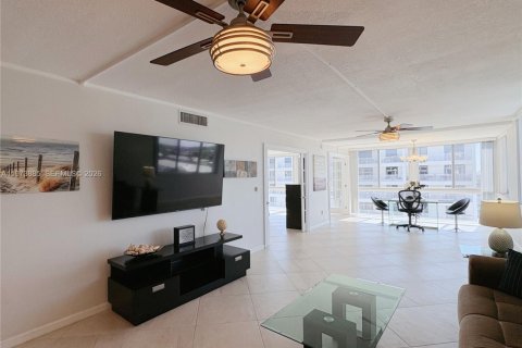 Снять в аренду кондоминиум в Форт-Лодердейл, Флорида 2 спальни, 130.06м2, № 2033477 - фото 5