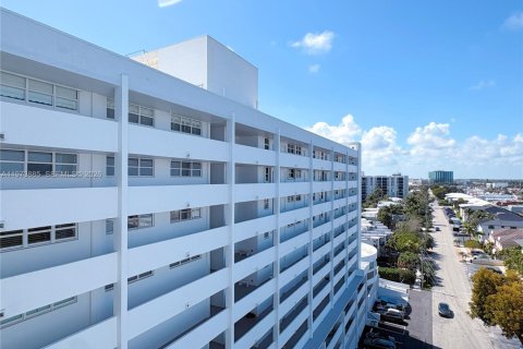 Снять в аренду кондоминиум в Форт-Лодердейл, Флорида 2 спальни, 130.06м2, № 2033477 - фото 24