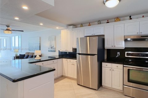 Снять в аренду кондоминиум в Форт-Лодердейл, Флорида 2 спальни, 130.06м2, № 2033477 - фото 6