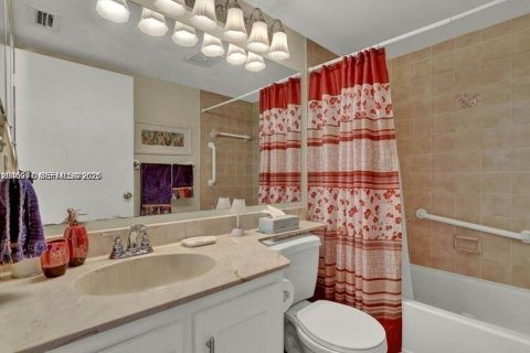 Condo in Hutchinson Island South, Florida, 2 bedrooms  № 2243474 - photo 20