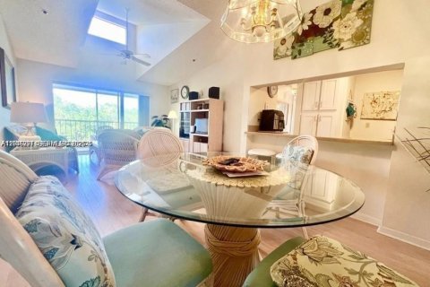 Condo in Hutchinson Island South, Florida, 2 bedrooms  № 2243474 - photo 9