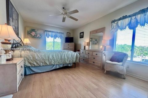 Condo in Hutchinson Island South, Florida, 2 bedrooms  № 2243474 - photo 14