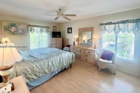 Condo in Hutchinson Island South, Florida, 2 bedrooms  № 2243474 - photo 13