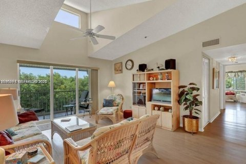 Condo in Hutchinson Island South, Florida, 2 bedrooms  № 2243474 - photo 6