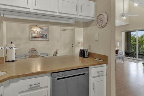 Condo in Hutchinson Island South, Florida, 2 bedrooms  № 2243474 - photo 12