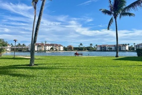 Condo in Hutchinson Island South, Florida, 2 bedrooms  № 2243474 - photo 23