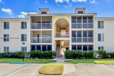 Condo in Hutchinson Island South, Florida, 2 bedrooms  № 2243474 - photo 4