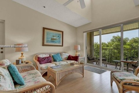 Condo in Hutchinson Island South, Florida, 2 bedrooms  № 2243474 - photo 7