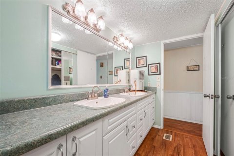 House in Astor, Florida 2 bedrooms, 140.84 sq.m. № 1718220 - photo 16