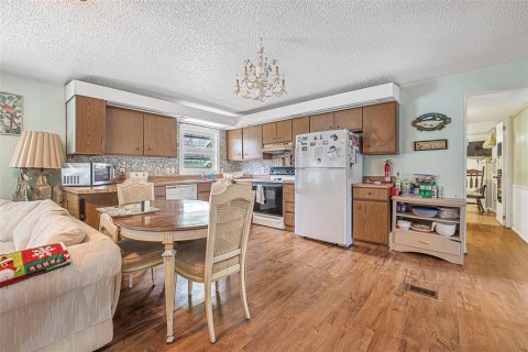 House in Astor, Florida 2 bedrooms, 140.84 sq.m. № 1718220 - photo 7