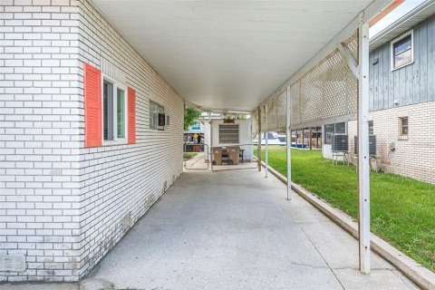 House in Astor, Florida 2 bedrooms, 140.84 sq.m. № 1718220 - photo 20