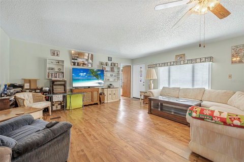 House in Astor, Florida 2 bedrooms, 140.84 sq.m. № 1718220 - photo 4