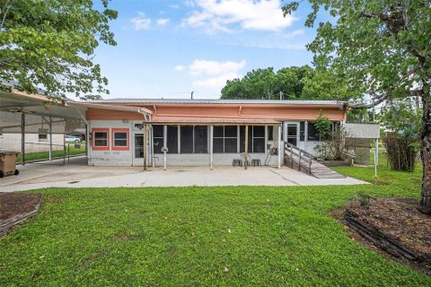 House in Astor, Florida 2 bedrooms, 140.84 sq.m. № 1718220 - photo 22