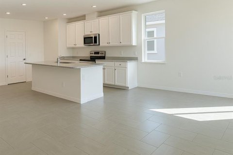 Villa ou maison à louer à Groveland, Floride: 4 chambres, 194.91 m2 № 1675873 - photo 2