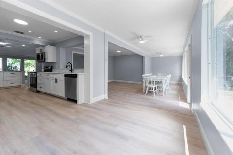 House in Clearwater, Florida 4 bedrooms, 229.28 sq.m. № 1878207 - photo 12