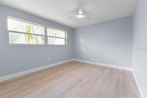 House in Clearwater, Florida 4 bedrooms, 229.28 sq.m. № 1878207 - photo 27