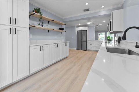 House in Clearwater, Florida 4 bedrooms, 229.28 sq.m. № 1878207 - photo 3