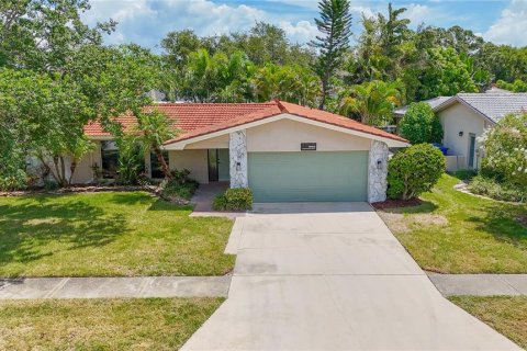 House in Clearwater, Florida 4 bedrooms, 229.28 sq.m. № 1878207 - photo 1