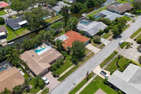 House in Clearwater, Florida 4 bedrooms, 229.28 sq.m. № 1878207 - photo 30