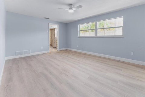 House in Clearwater, Florida 4 bedrooms, 229.28 sq.m. № 1878207 - photo 5
