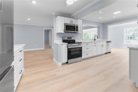House in Clearwater, Florida 4 bedrooms, 229.28 sq.m. № 1878207 - photo 9