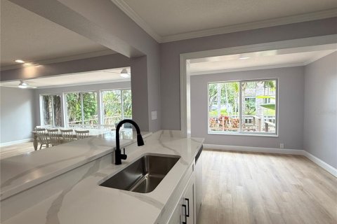 House in Clearwater, Florida 4 bedrooms, 229.28 sq.m. № 1878207 - photo 11