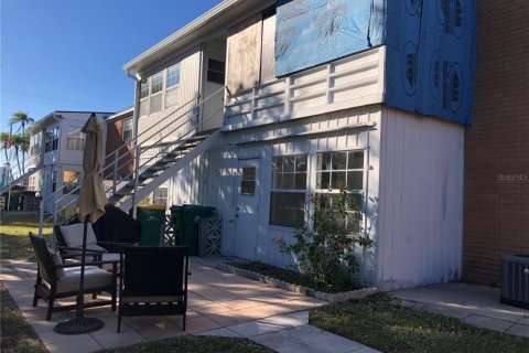 Condo in Port Charlotte, Florida, 2 bedrooms  № 1555343 - photo 16