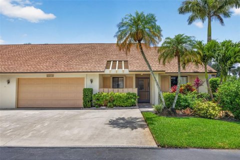 House in Naples, Florida 2 bedrooms, 145.67 sq.m. № 2212039