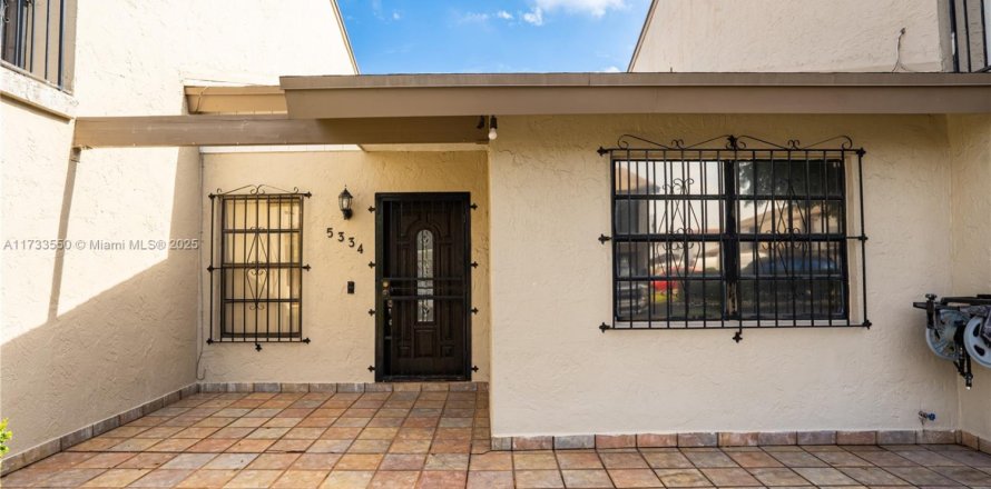 Condominio en Hialeah, Florida, 2 dormitorios  № 1763887