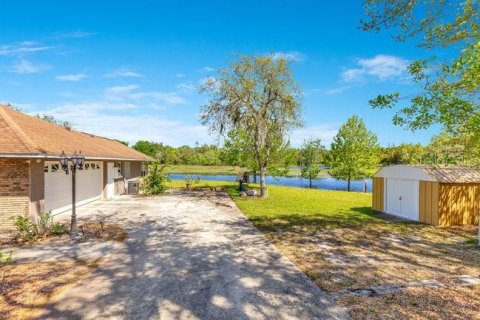 House in DeBary, Florida 3 bedrooms, 185.62 sq.m. № 1570930 - photo 27