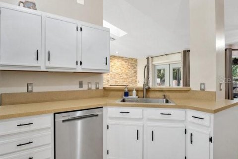 House in DeBary, Florida 3 bedrooms, 185.62 sq.m. № 1570930 - photo 8