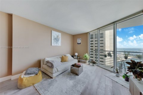 Condominio en venta en Miami, Florida, 1 dormitorio, 78.6 m2 № 1768837 - foto 10