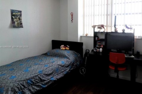 Condo in North Miami Beach, Florida, 2 bedrooms  № 2021825 - photo 7