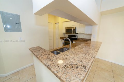 Condo in Sunny Isles Beach, Florida, 2 bedrooms  № 1428374 - photo 7