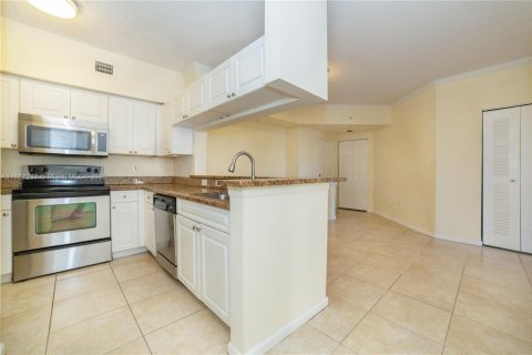 Condo in Sunny Isles Beach, Florida, 2 bedrooms  № 1428374 - photo 8