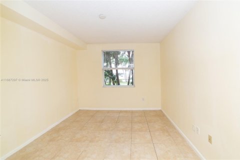 Condo in Sunny Isles Beach, Florida, 2 bedrooms  № 1428374 - photo 18